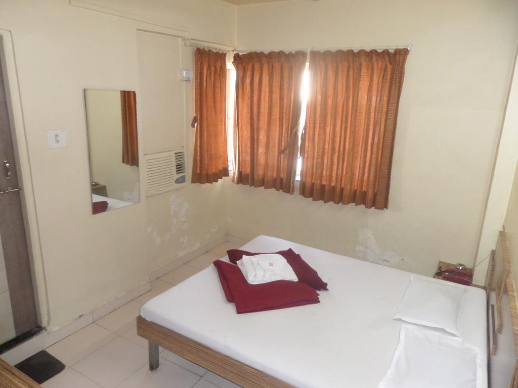 Hotel Sai Ratna Nashik Pokój zdjęcie