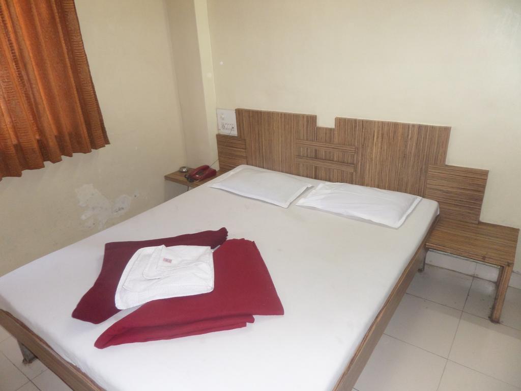 Hotel Sai Ratna Nashik Pokój zdjęcie