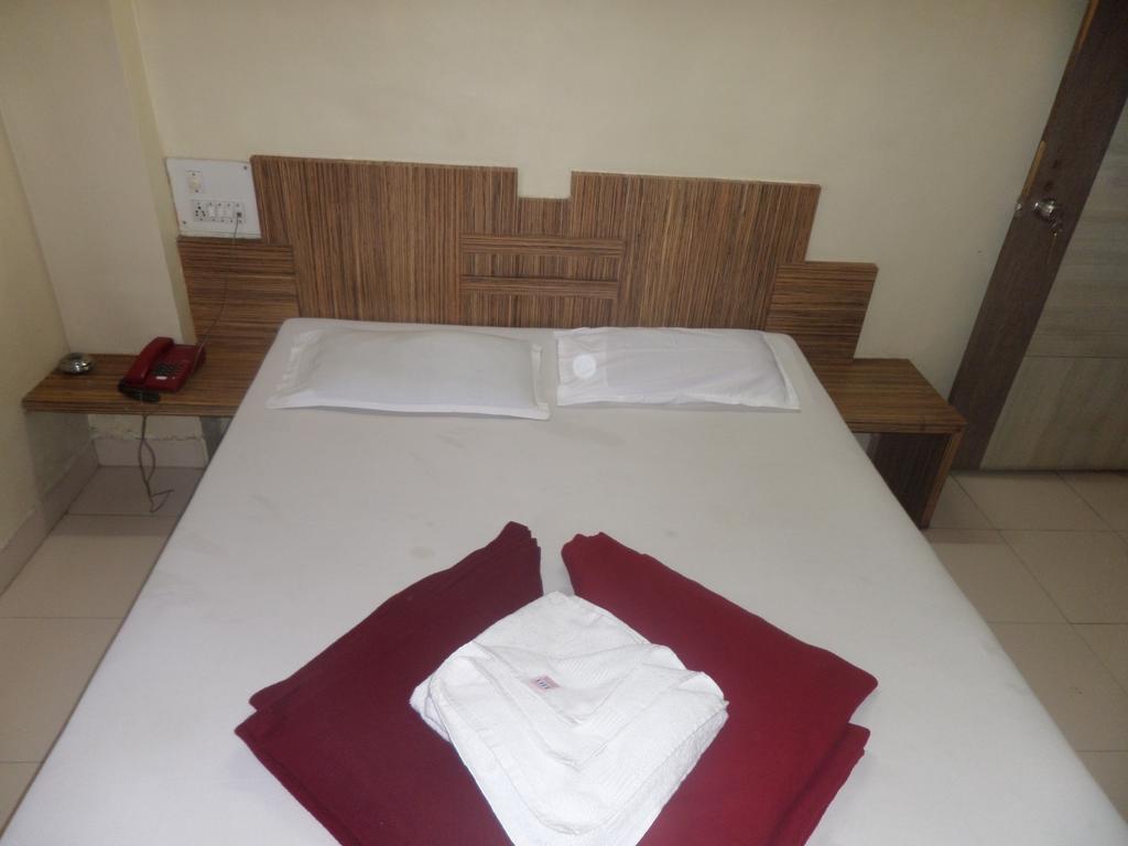 Hotel Sai Ratna Nashik Pokój zdjęcie